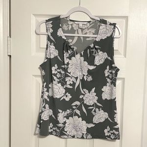 41 Hawthorn Sleeveless Blouse, Size M